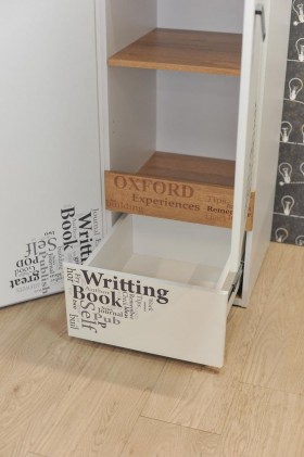 Шкаф для белья «Оксфорд» (Ривьера/Белый с рисунком) в Кодинске - kodinsk.katalogmebeli.com | фото 4